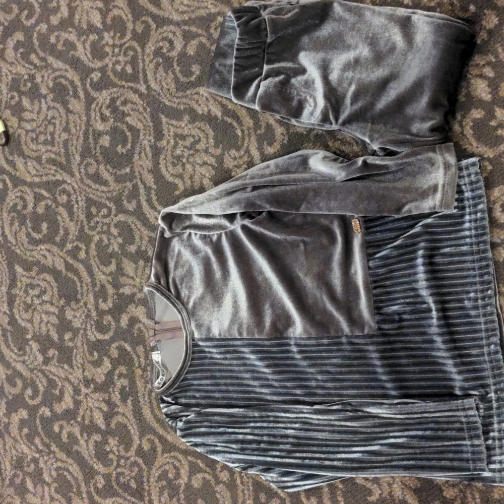 Gorgeous crushed velvet set toddler girl size 6, fits more like 4t